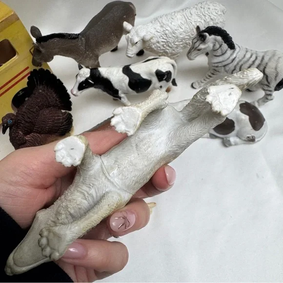 Melissa & Doug Tractor & Animals - Picture 3 of 10